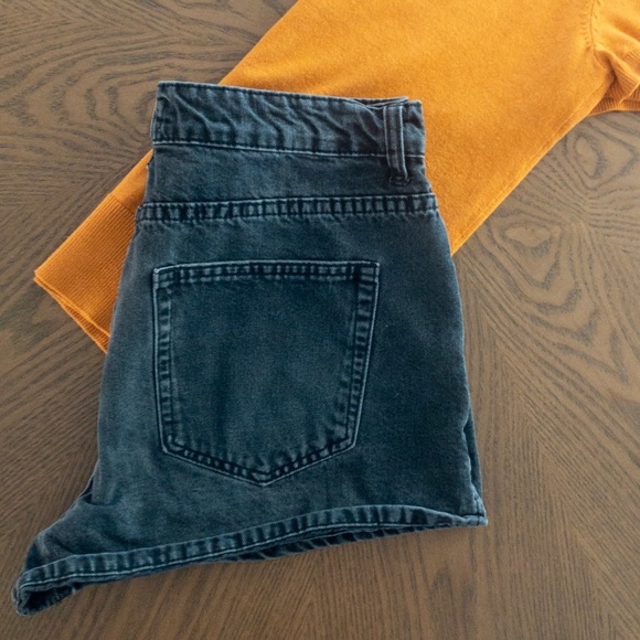 FOREVER 21 Shorts - Picture 2 of 3